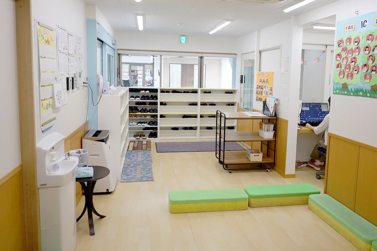 【まるこ保育園】玄関